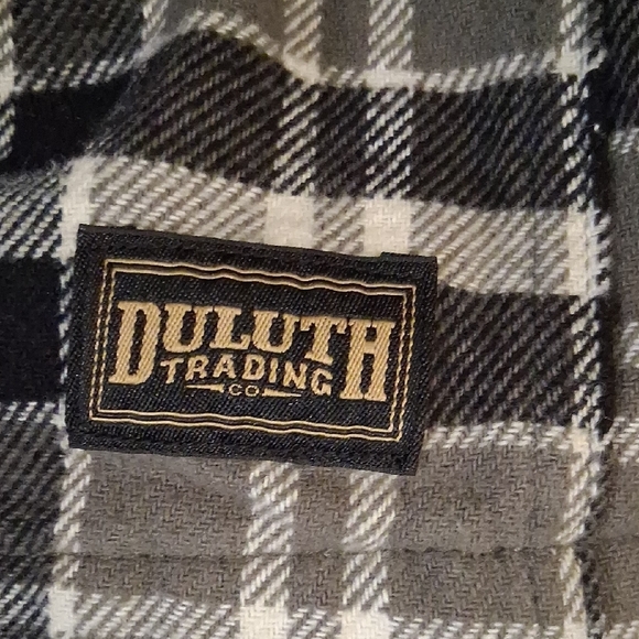 Duluth Trading Co Men's Black and White Plaid Shirt Jacket - Picture 3 of 6